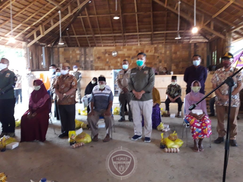  439 Warga Atinggola Terima Bantuan Pangan Bersubsidi Gratis