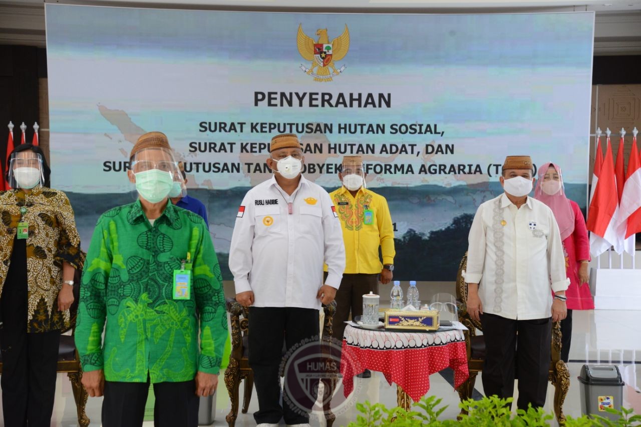  Gorontalo Terima SK Hutan Sosial dan TORA dari Presiden Jokowi