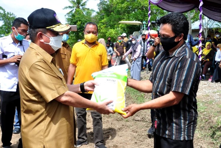  Kelompok Tani Bonebol Terima Bantuan Dari Pemprov Gorontalo