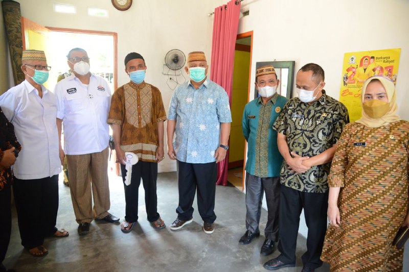  Penjaga Masjid Bersyukur Terima Rumah Layak Huni