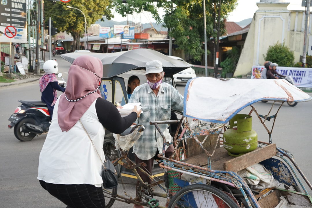  Diskominfotik Berbagi Takjil Gratis