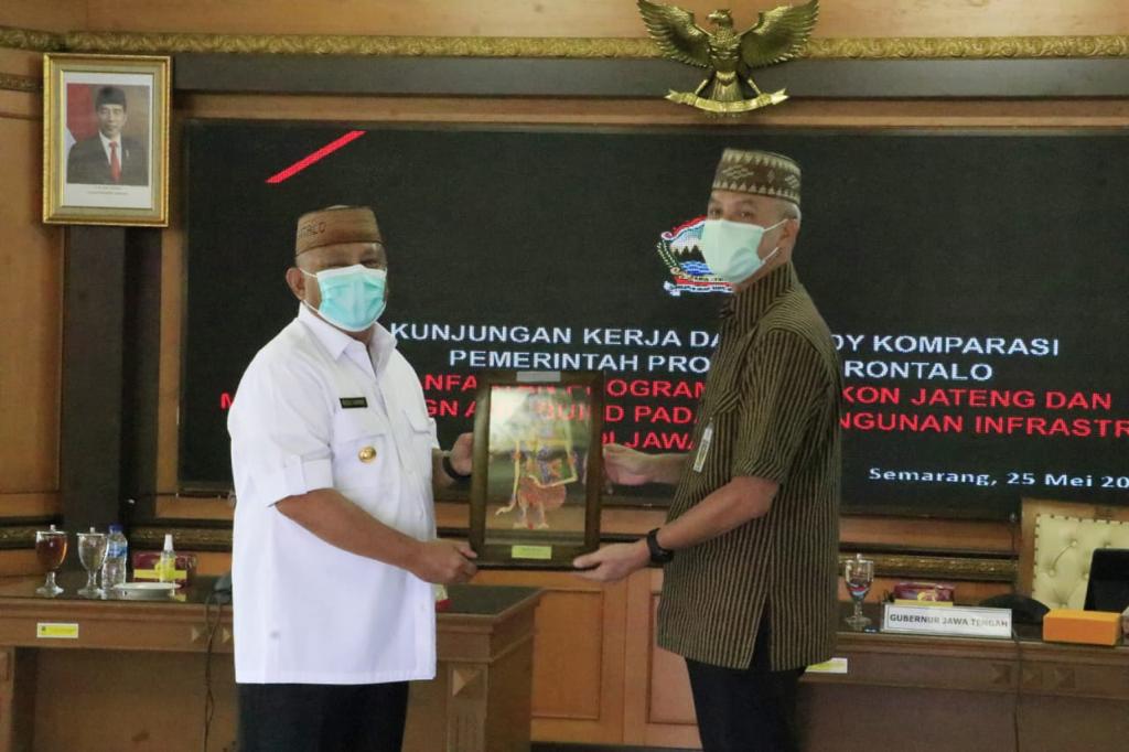  Ganjar Pranowo Nilai Rusli Habibie Gubernur Top