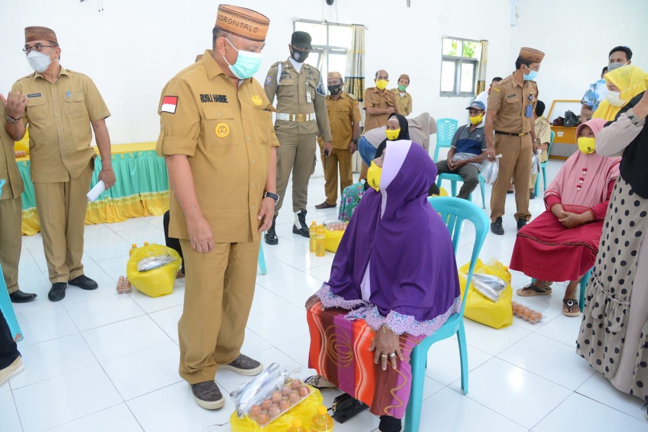  Tolinggula yang Jauh di Mata, Dekat di Hati Rusli