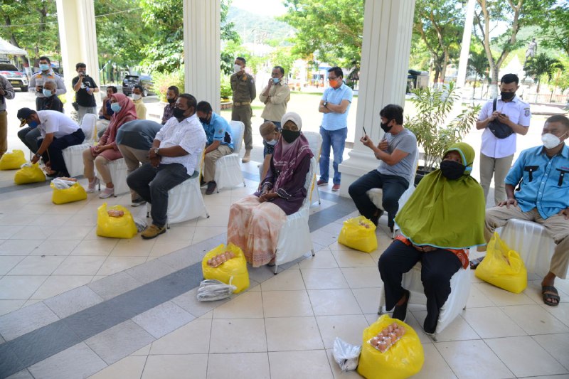  460 Sopir Angkutan Darat Terima Bantuan Pangan Bersubsidi