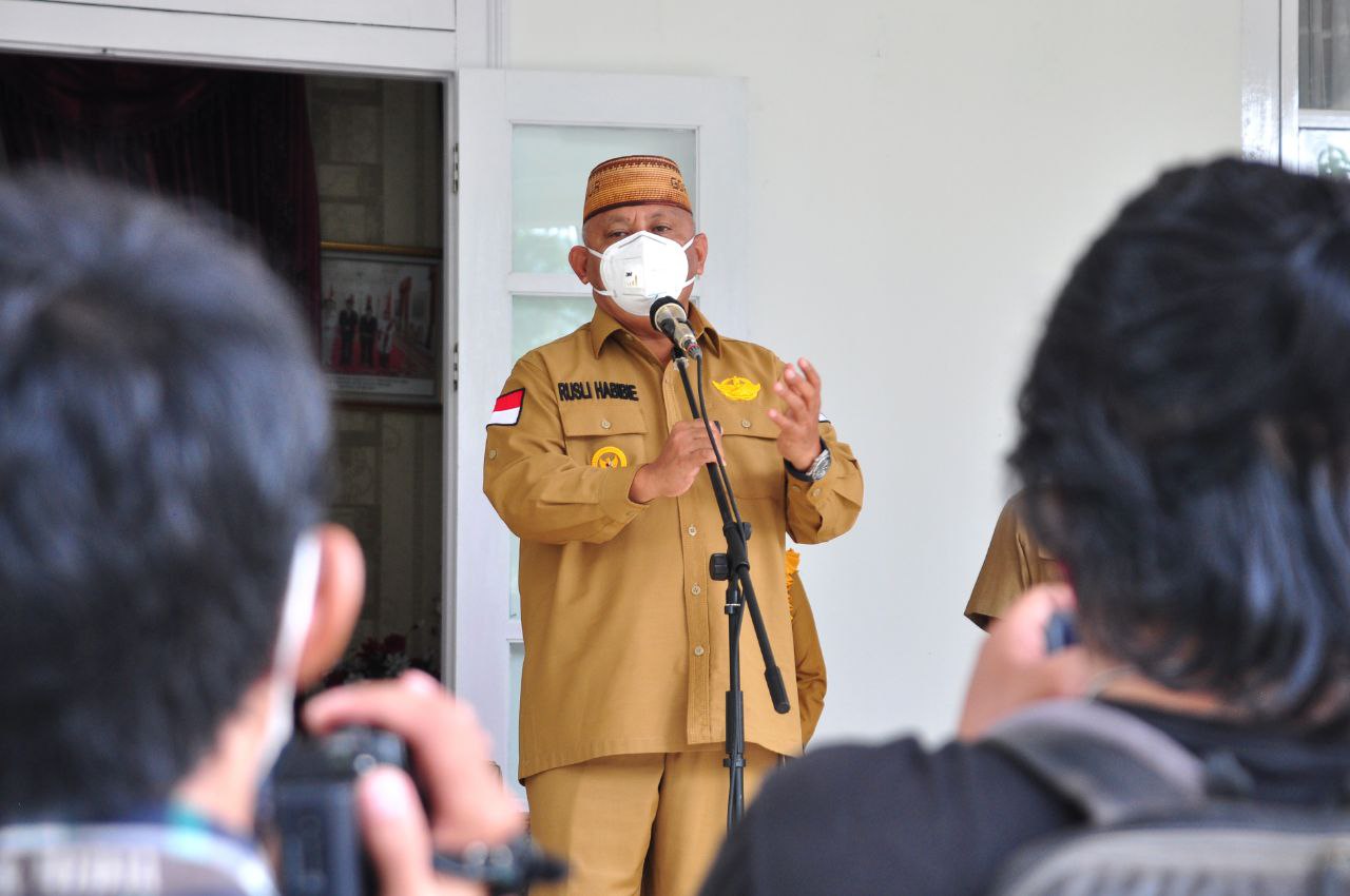  Gorontalo Governor Rusli Habibie Calls For Public Support to Prevent Surge in COVID-19 Cases