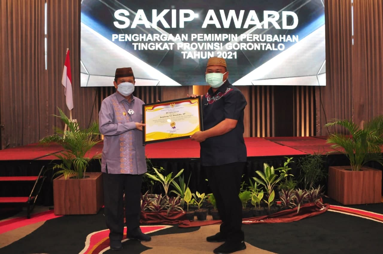  Tiga Pimpinan OPD Provinsi Gorontalo Raih SAKIP Award