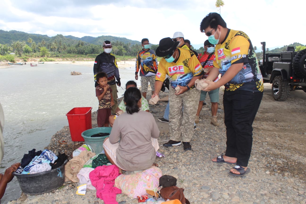  IOF Gorontalo Bagi Makanan dan Masker Saat Fun Offroad