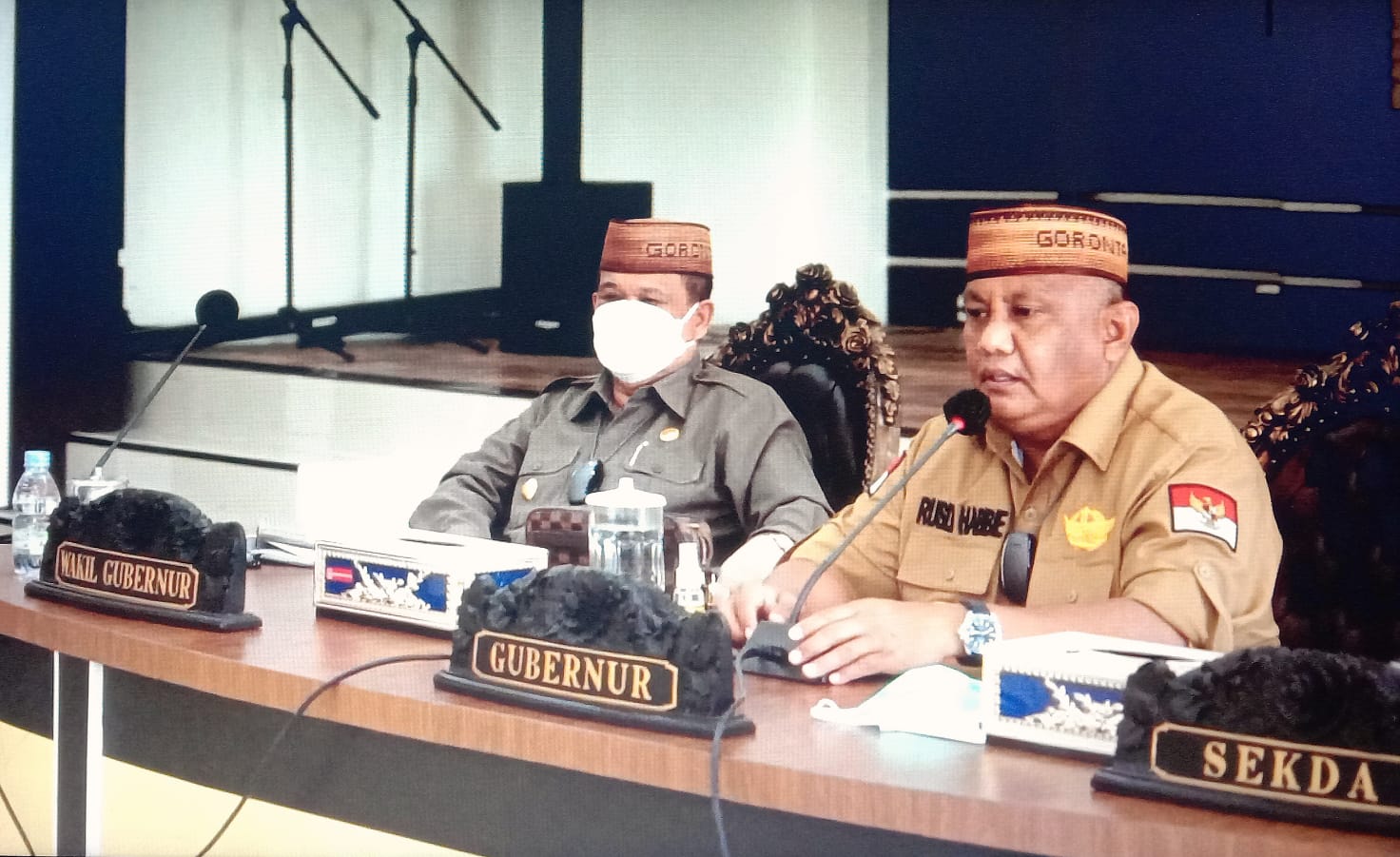  Governor Rusli Notifies Regents and Mayor to Distribute CBP for Covid-19 Aids