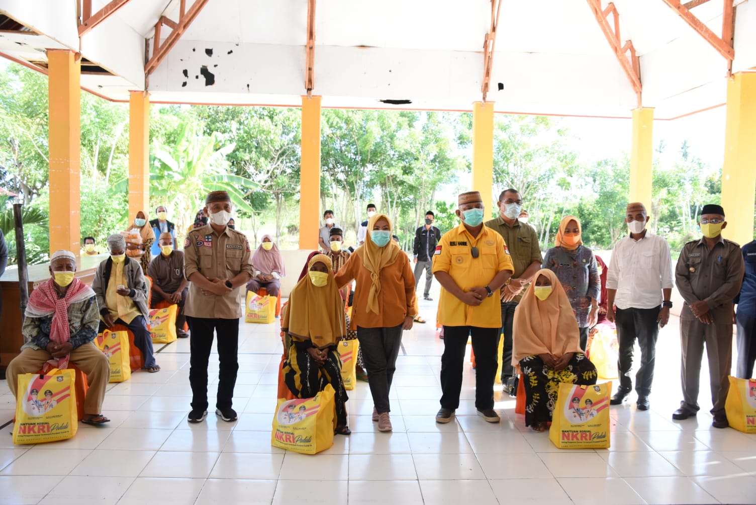  Kunker ke Pohuwato, Rusli Bagi Bantuan di Lima Kecamatan