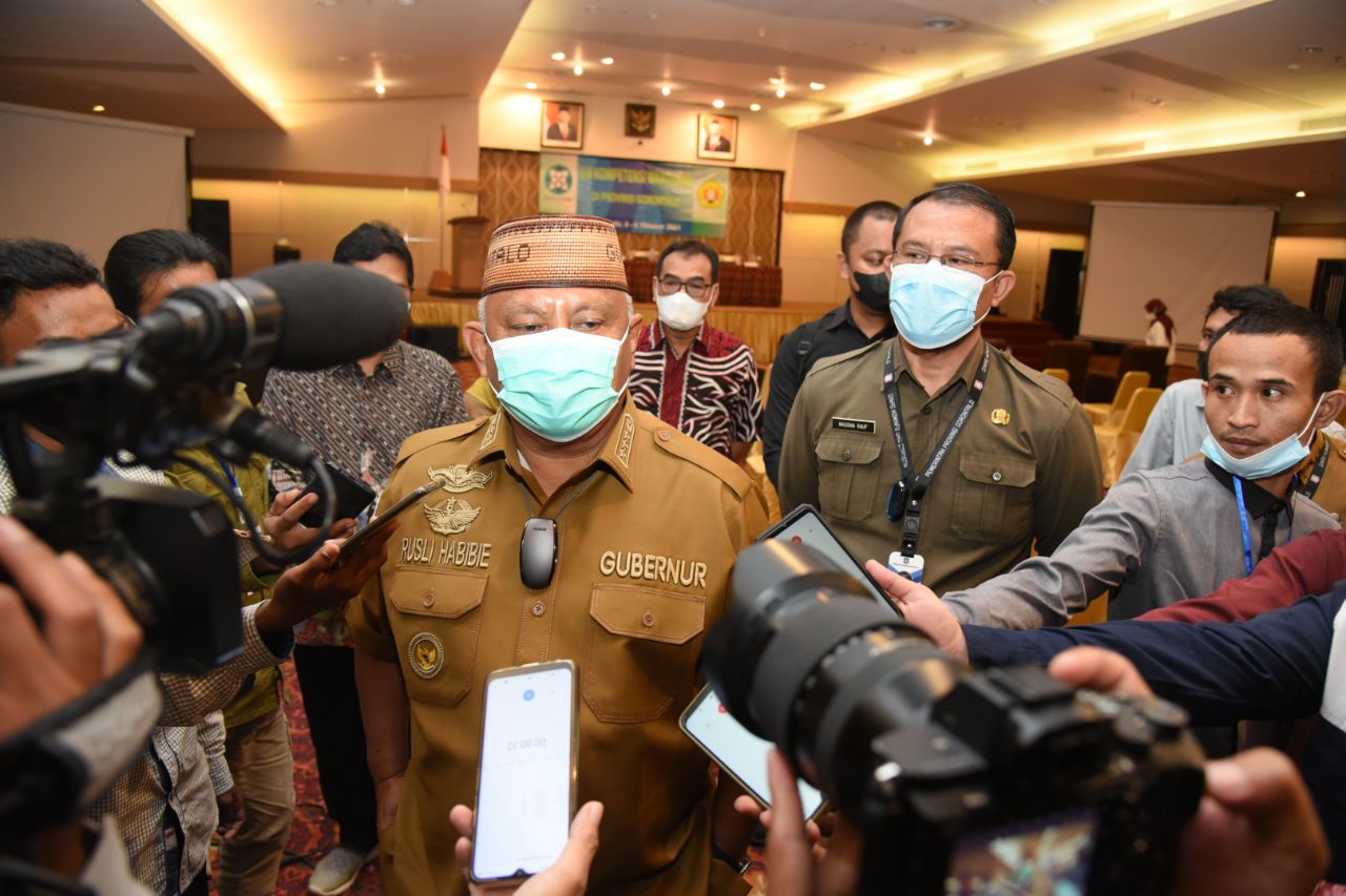  Hadir di UKW, Gubernur Rusli: Pemerintah Butuh Wartawan