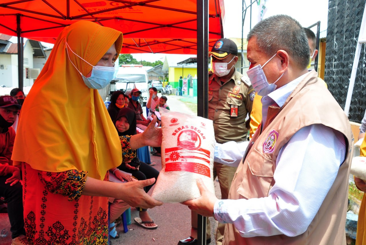  Wagub Idris Salurkan Bantuan Beras CPPD di Tilango