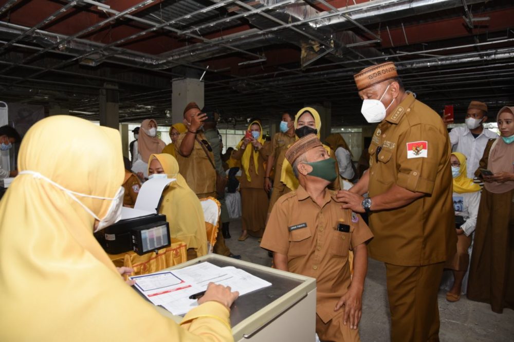  Gubernur Tinjau Vaksinasi Khusus PNS dan TPK Pemprov Gorontalo