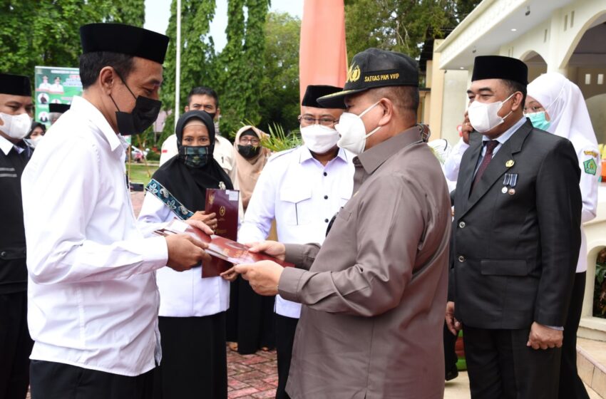  127 Pegawai Kemenag Gorontalo Terima Penghargaan Satyalancana Karya Satya