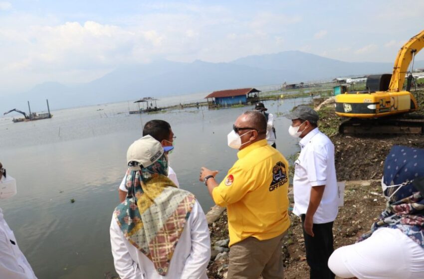  Gubernur Gorontalo Tinjau Penanganan Eceng Gondok Danau Rawa Pening    