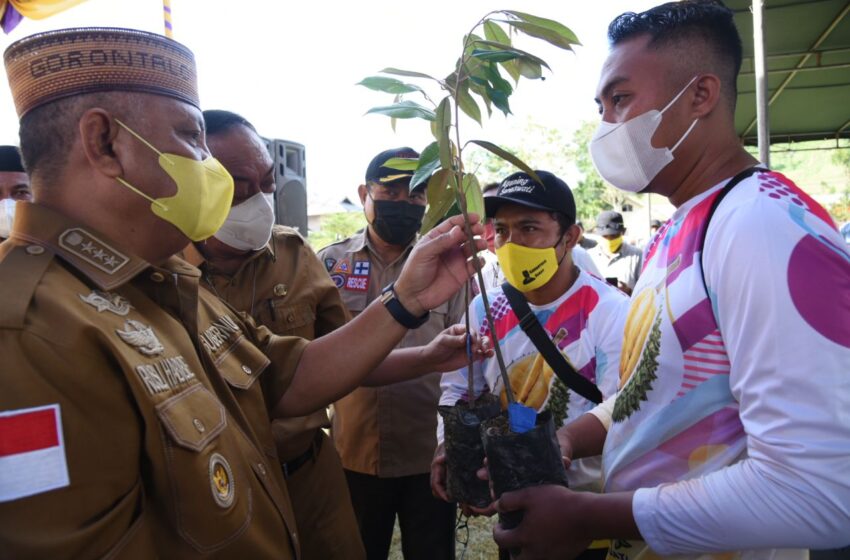  Terima Bibit Durian, Petani Milenial Gorut Haturkan Terima Kasih