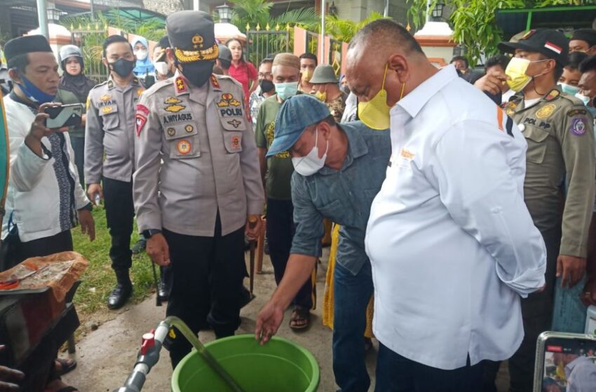  Gubernur Rusli Distribusikan Minyak Goreng Curah di Tibawa