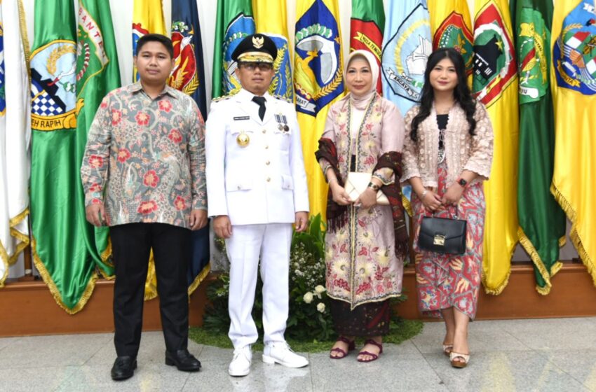  Penjagub Hamka dan Keluarga Salat Iduladha di Lapangan Taruna