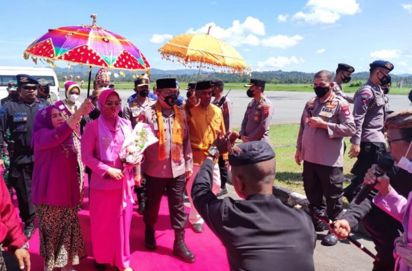  Pemprov Gorontalo Gelar Adat Mopotilolo Sambut Kapolda Baru