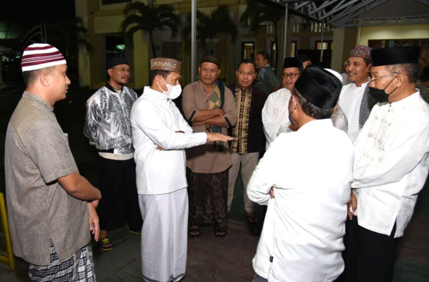  Penjagub dan OPD Gorontalo Salat Subuh Berjemaah di Masjid Baiturrahim