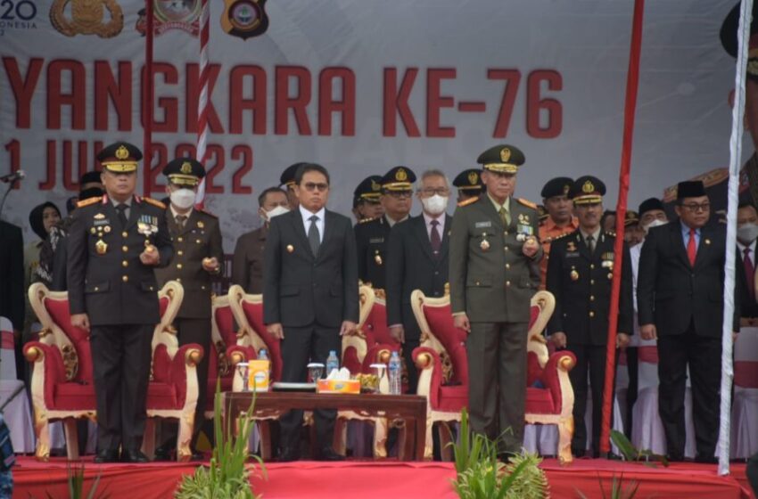  Bersama Kapolda Gorontalo, Penjagub Hamka Ikuti Upacara HUT Ke-76 Bhayangkara