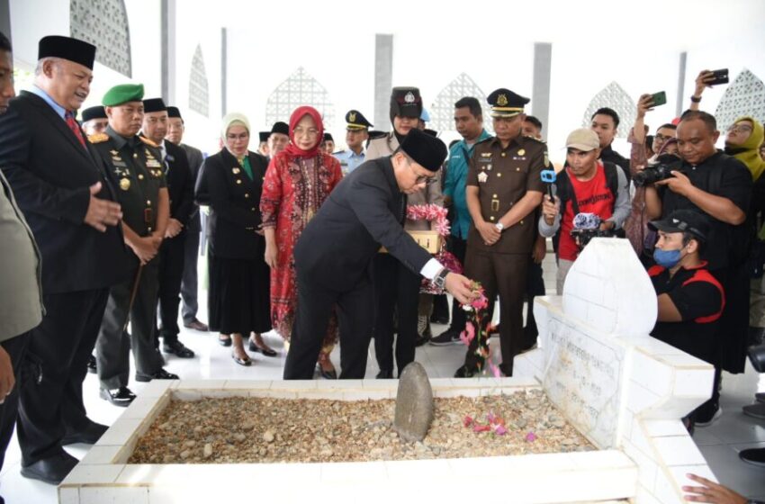  Ziarah Makam Pahlawan Nani Wartabone Warnai Peringatan Hari Patriotik