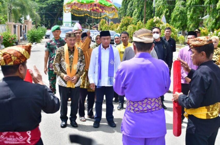  Menpora Zainudin Amali Disambut Adat Mopotilolo di Boalemo