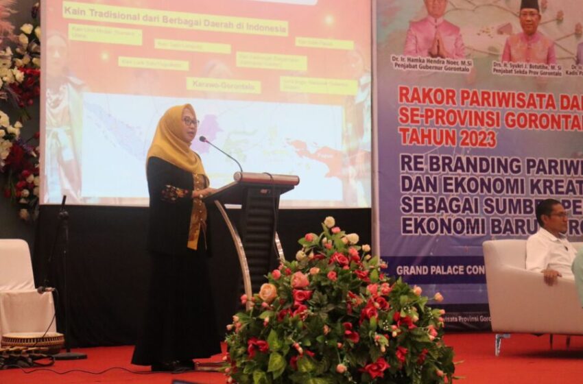  The Chairperson of Gorontalo Province Dekranasda (Regional National Crafts Council) Boosts Karawo as an Icon of Gorontalo