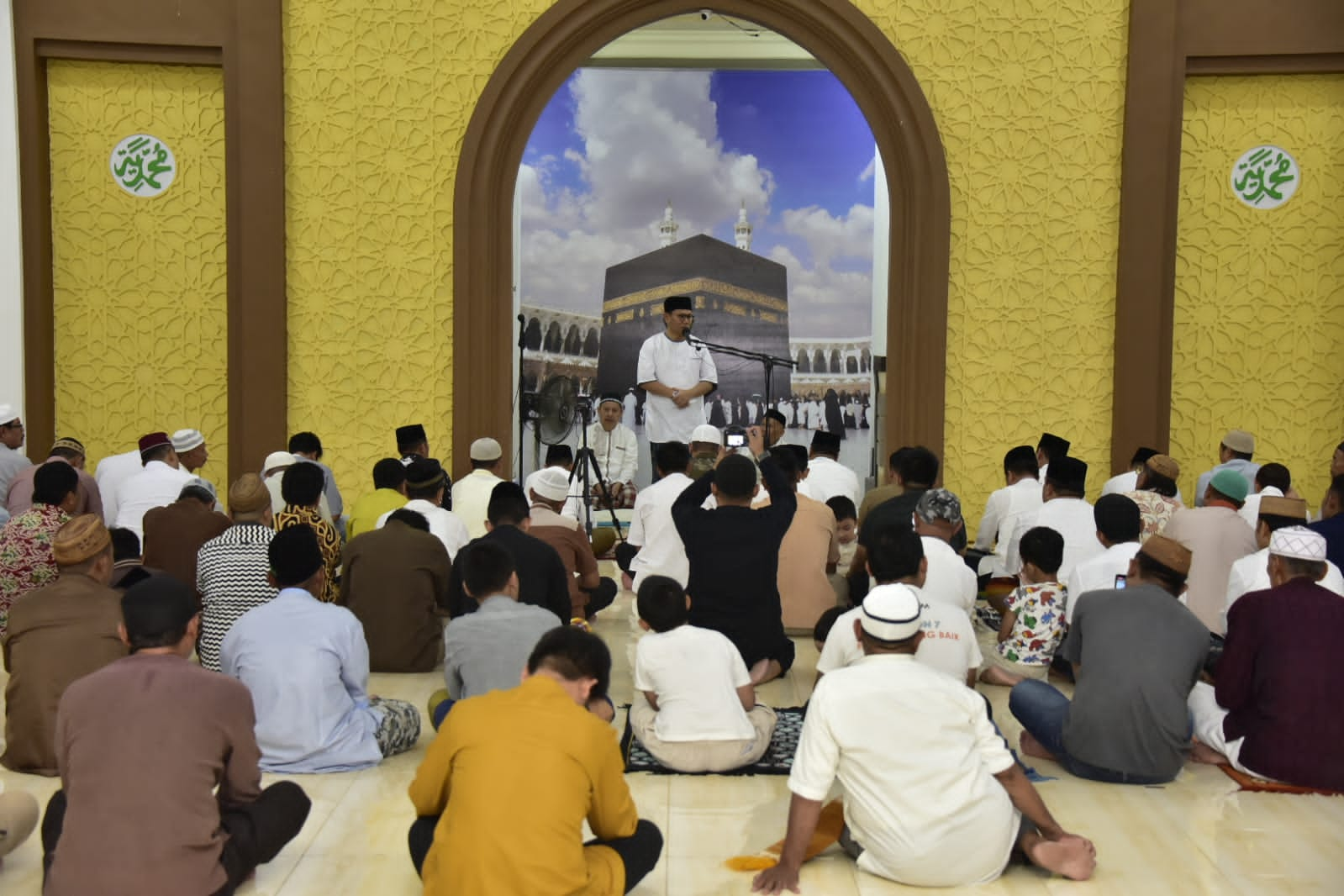  Penjagub Hamka Tarawih Berjamaah di Masjid Darul Arqam