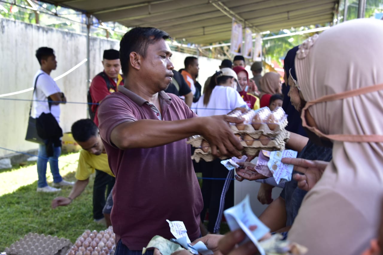  1000 Kupon Pasar Murah di Talumolo Ludes