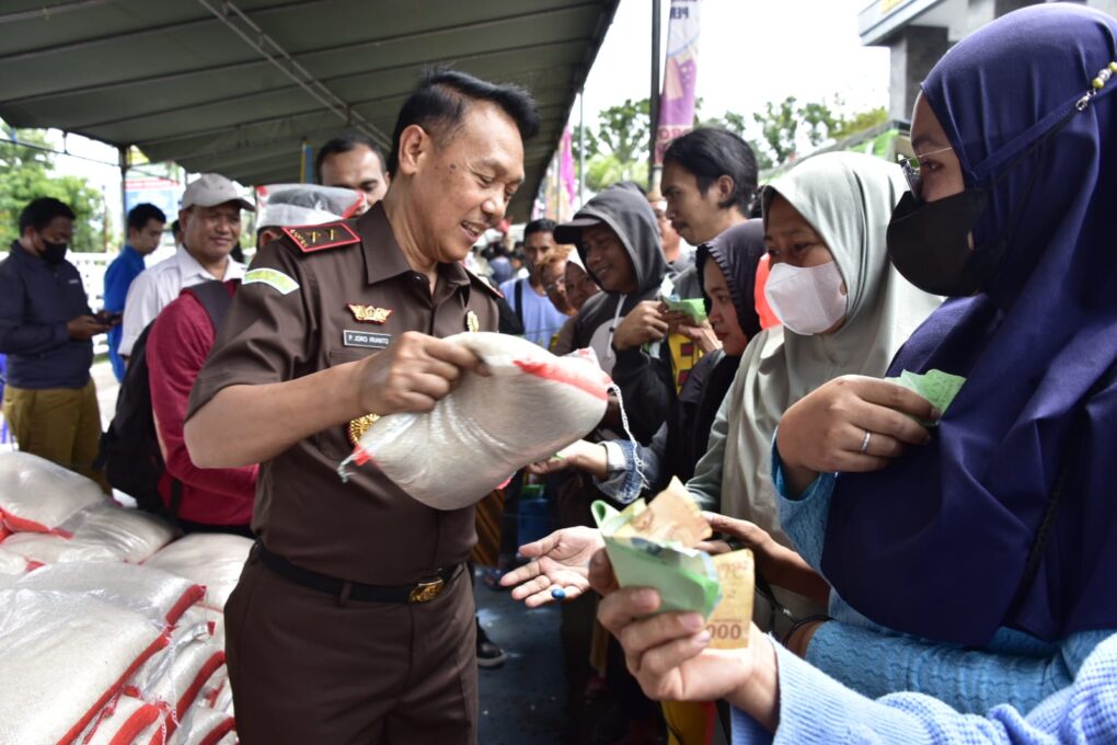  Kejati Gorontalo Gelar Pasar Murah Ramadan