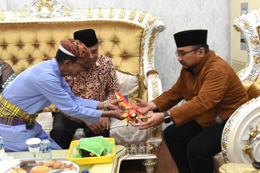  Menteri Agama Disambut Adat Mopotilolo di Gorontalo 