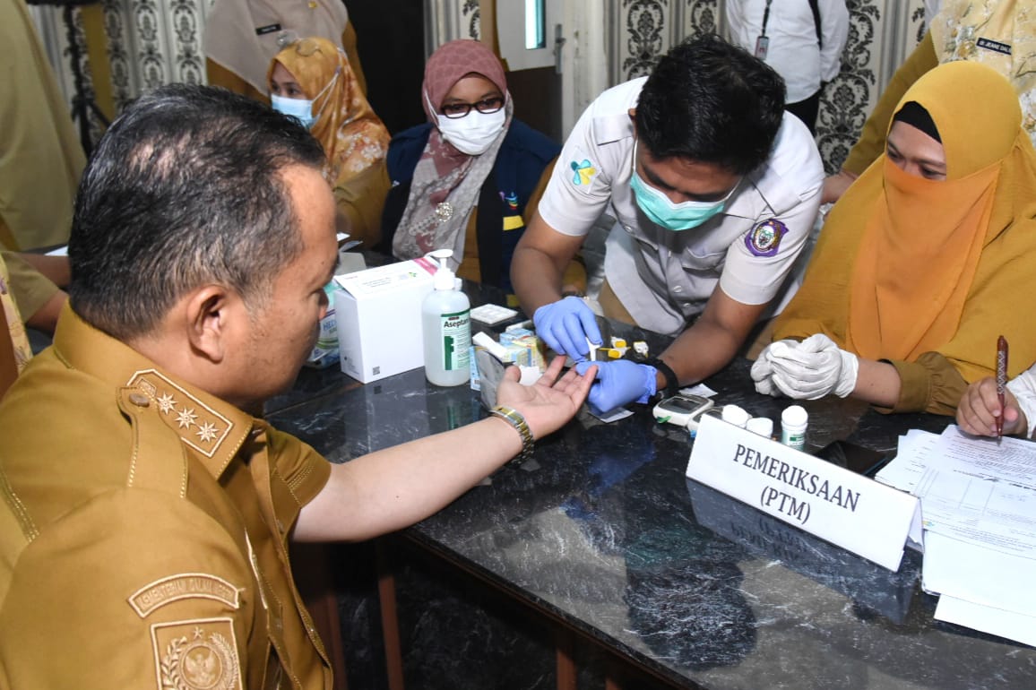  Penjagub dan Pimpinan OPD Gorontalo Jalani Pemeriksaan Kesehatan Terpadu