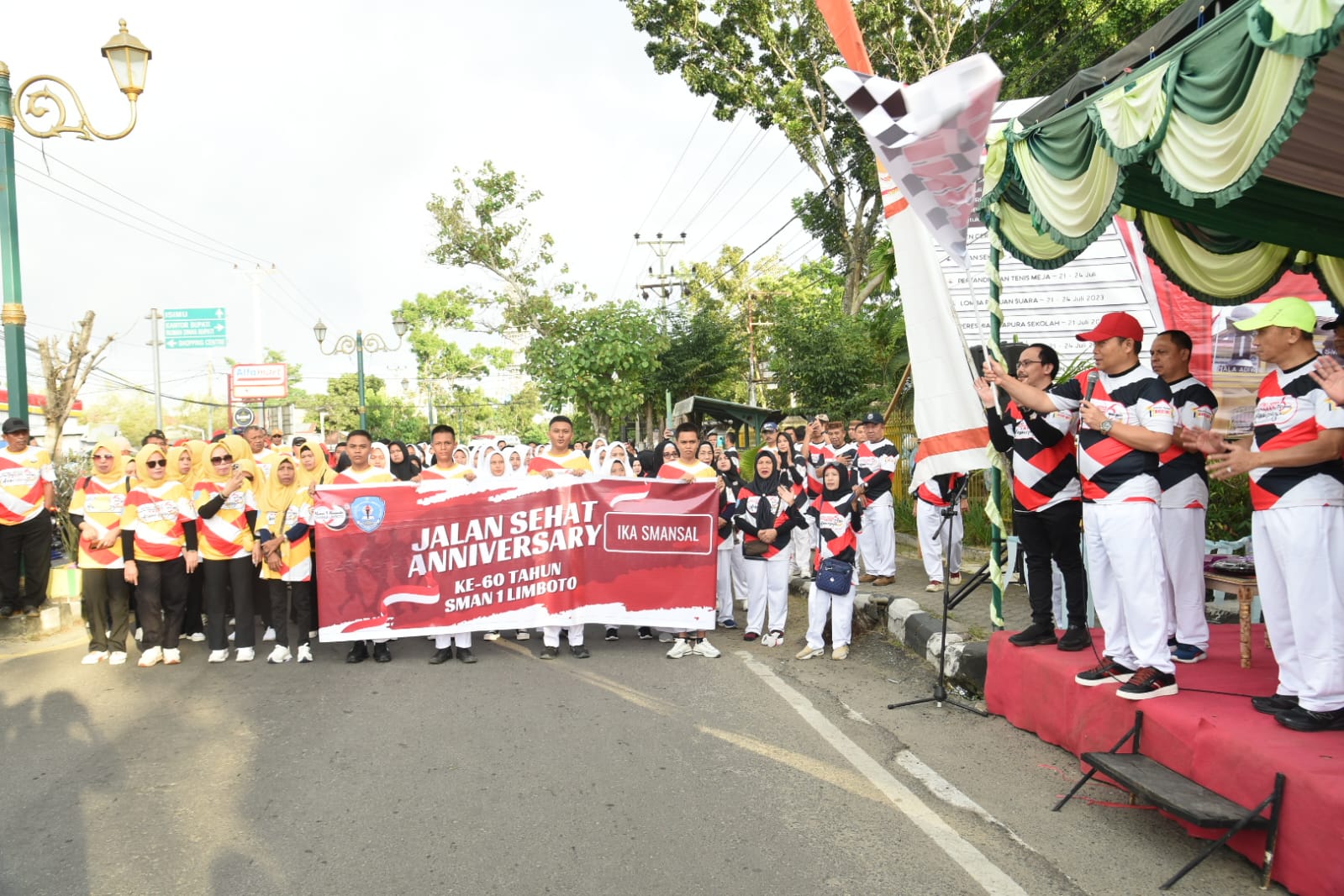  Penjagub Gorontalo Ikuti Jalan Sehat Bersama Meriahkan HUT SMANSA Limboto