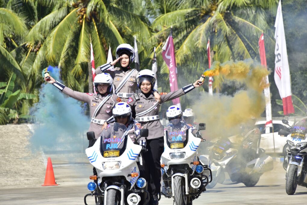  Polisi Lalu Lintas Polda Gorontalo Pamer Keahlian Berkendara