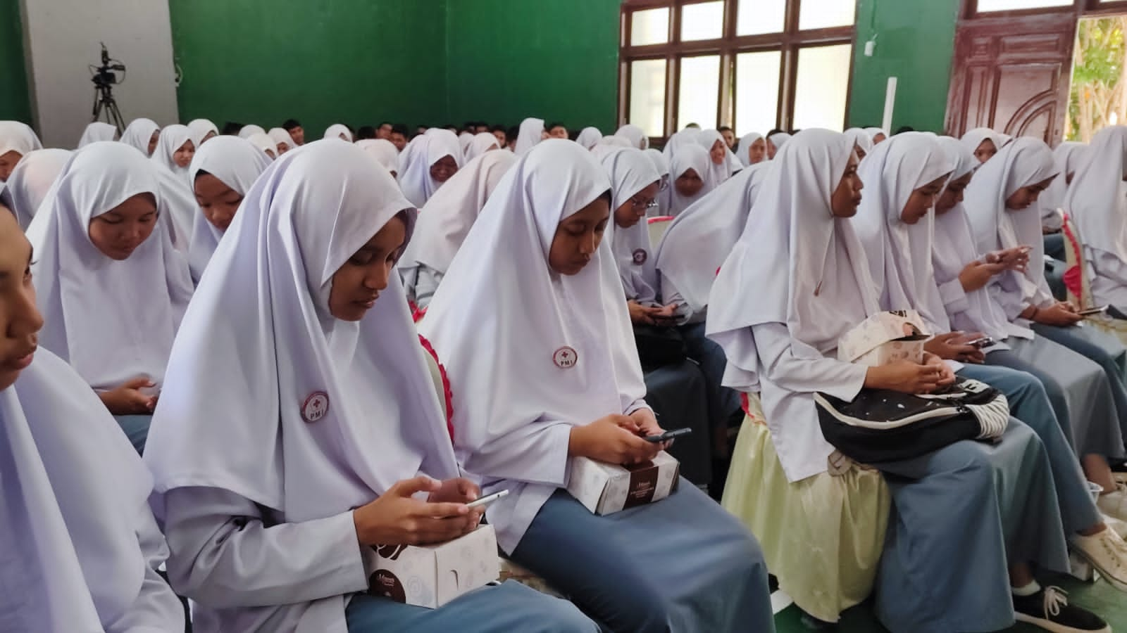  64% Remaja di Provinsi Gorontalo Gunakan Medsos