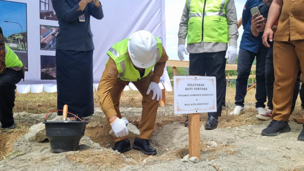  Penjagub Ismail Letakkan Batu Pertama Gedung PTUN Gorontalo