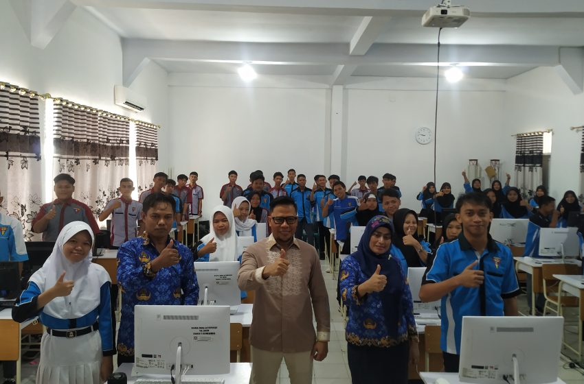  Anggota Komisi I Motivasi Siswa SMK Seriusi Keterampilan di Sekolah