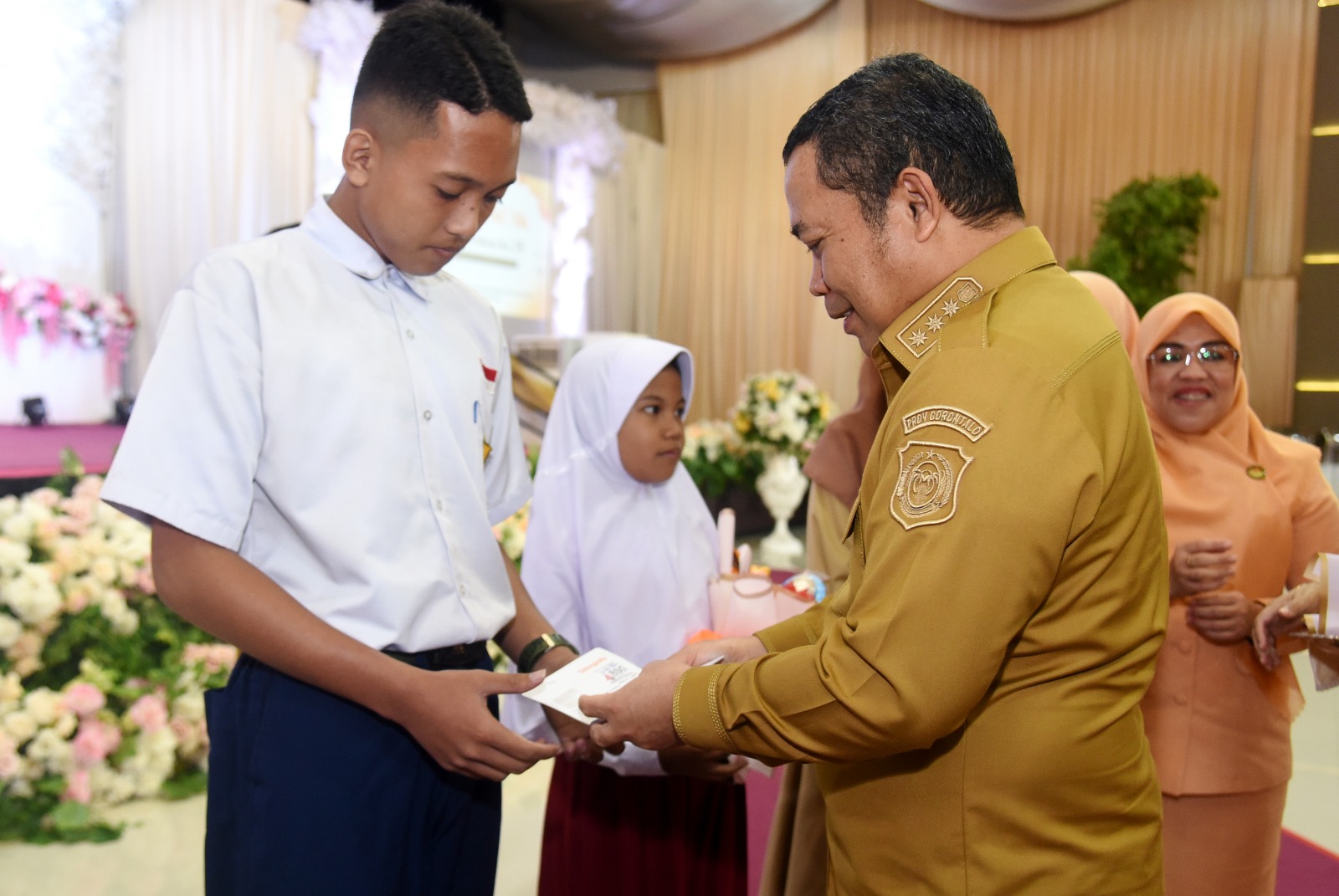  DWP Gorontalo Beri Bantuan Pendidikan Siswa Kurang Mampu