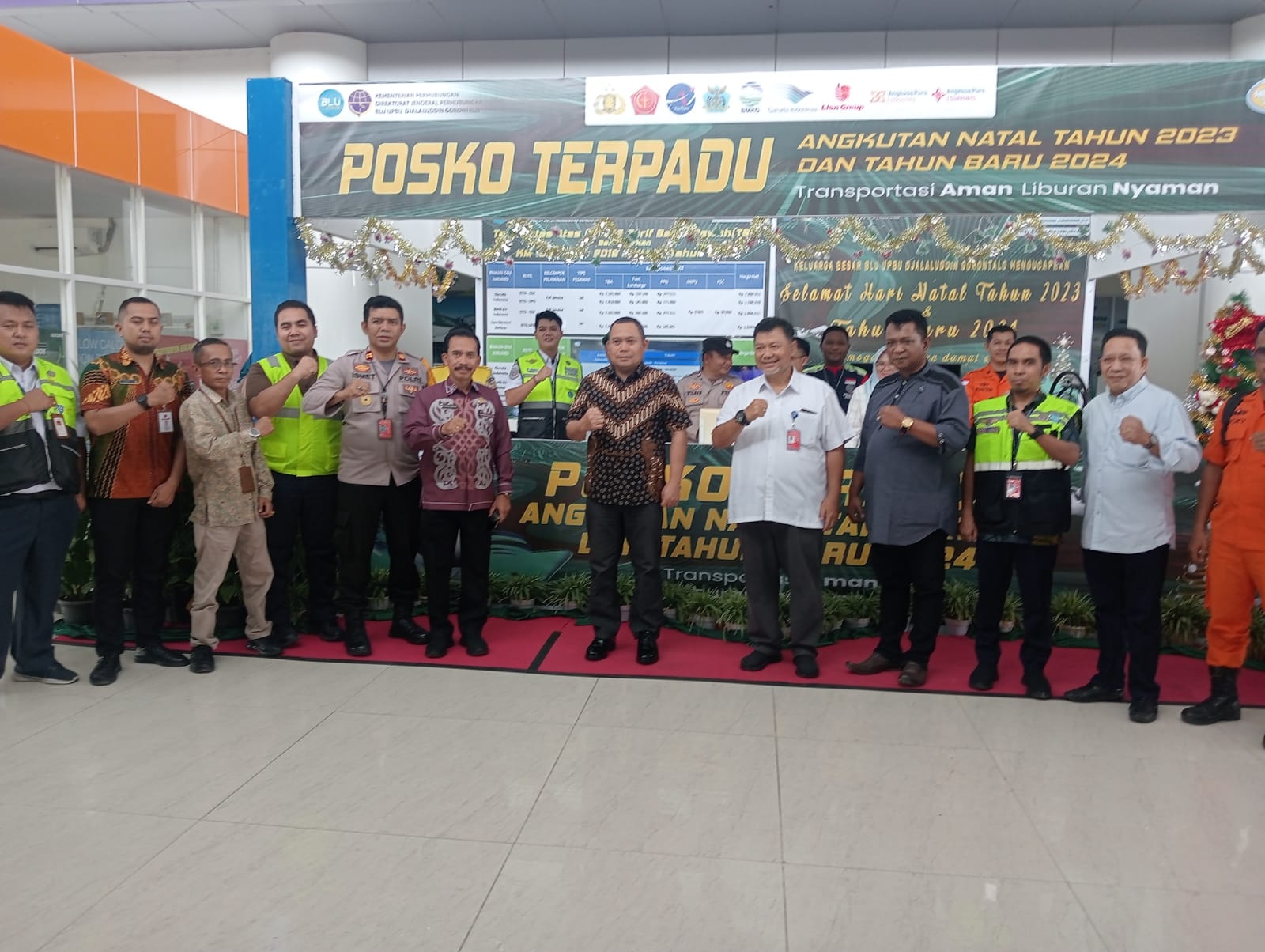  Penjagub Gorontalo Tinjau Posko Terpadu Bandara Djalaludin