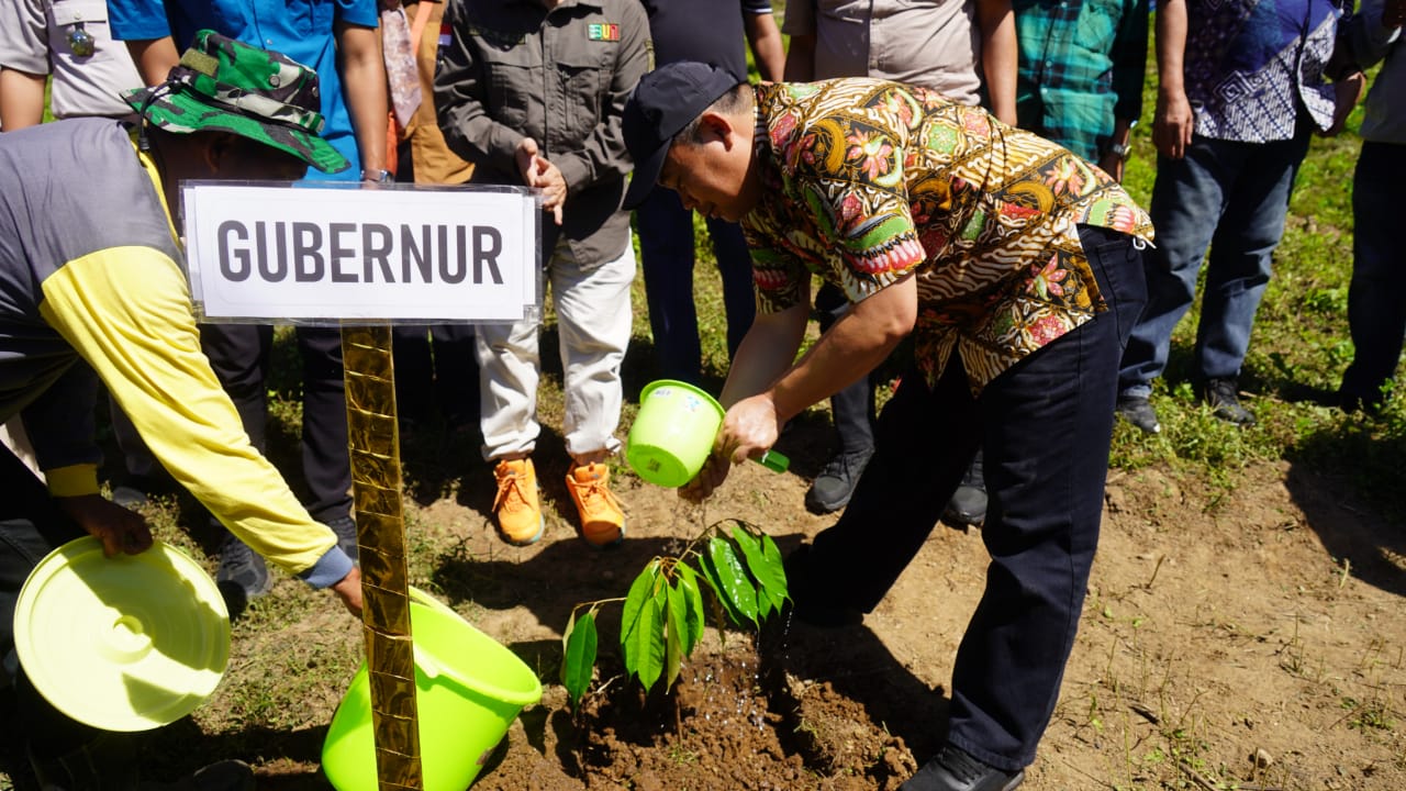  Desa Tulabolo Timur Dicanangkan Jadi Kampung Durian 