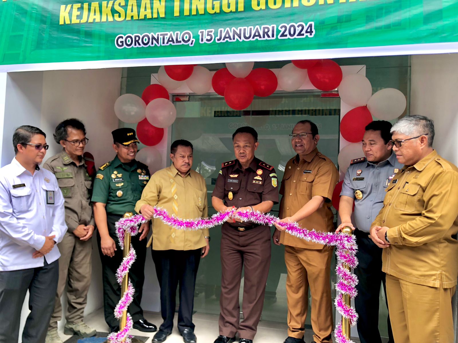  Sekdaprov Resmikan Gedung PTSP Kejaksaan Tinggi Gorontalo   