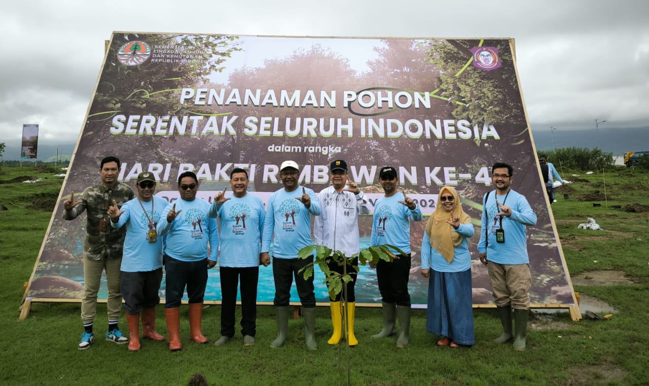  Sekdaprov Gorontalo Apresiasi Gerakan Tanam Pohon di Sempadan Danau Limboto    