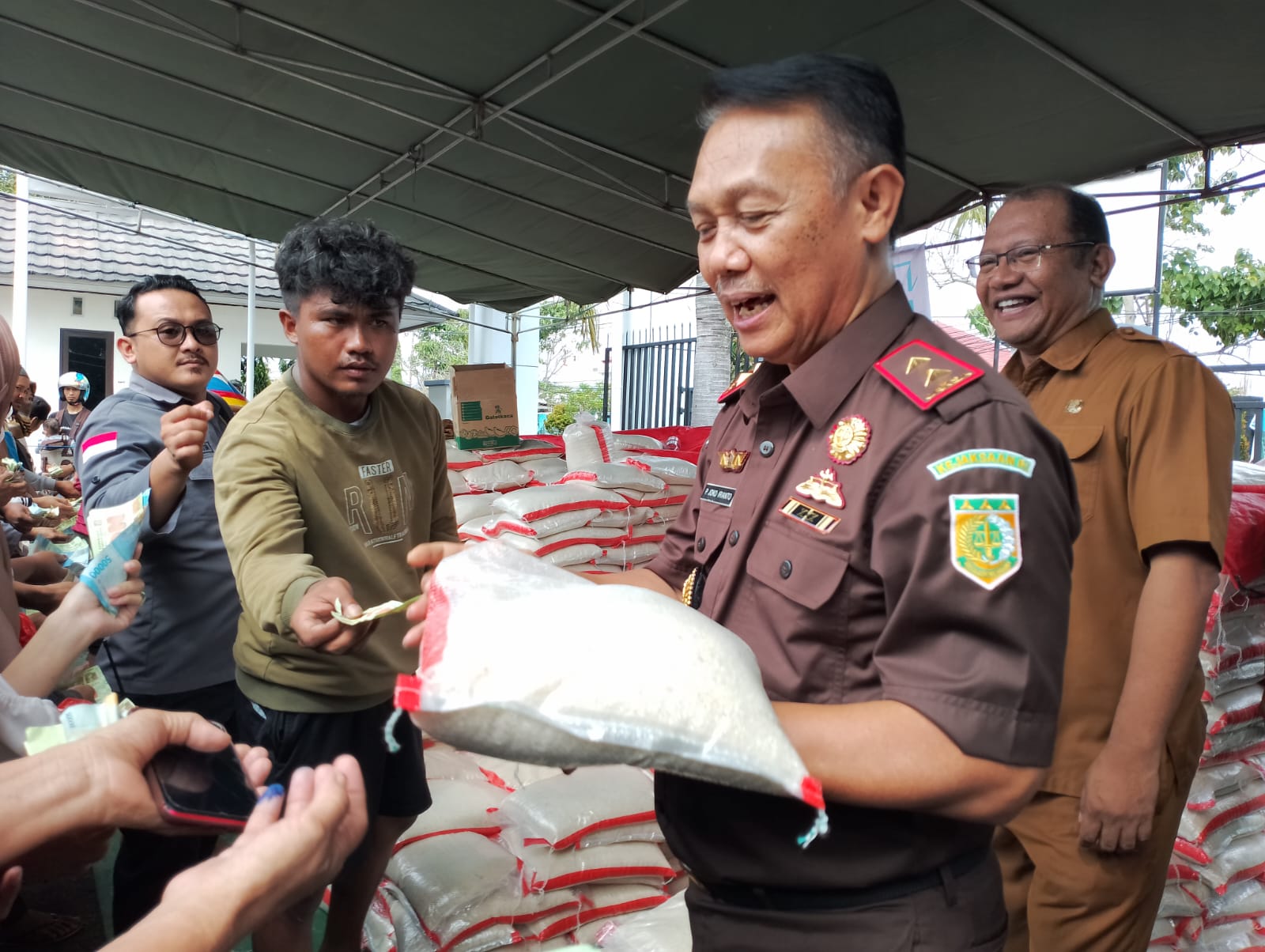  2000 Kupon Pasar Murah Ramadan Kejati Gorontalo Ludes Terjual   