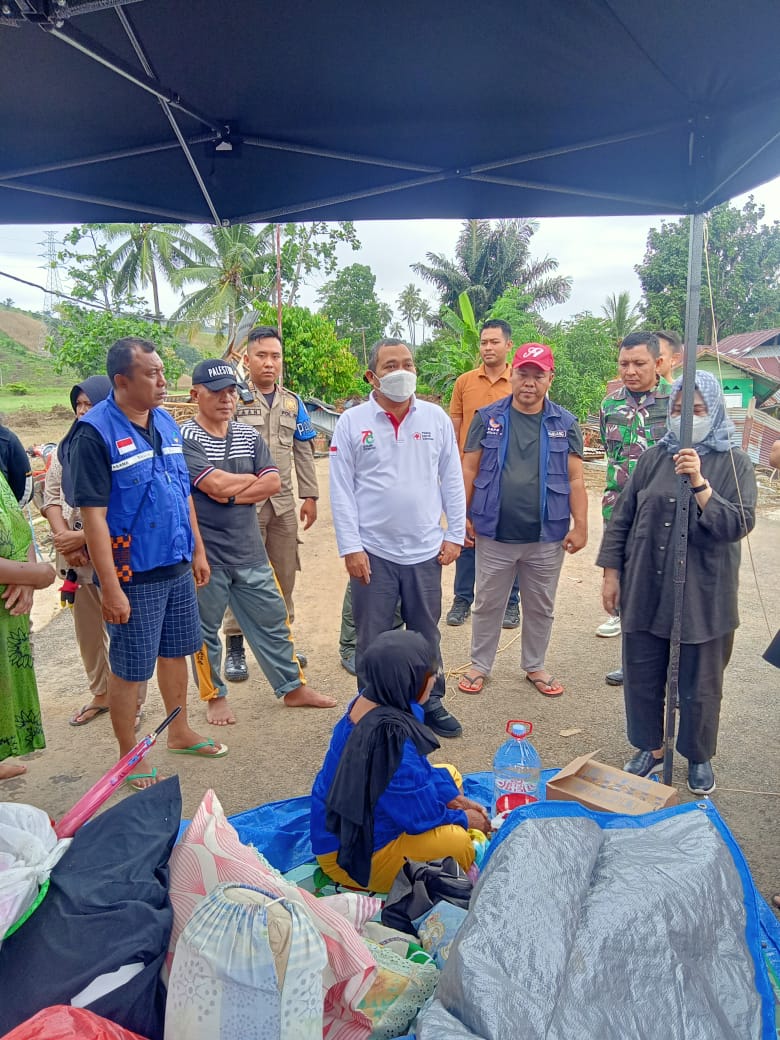  Penjagub Gorontalo Tinjau Korban Banjir di Tolinggula 