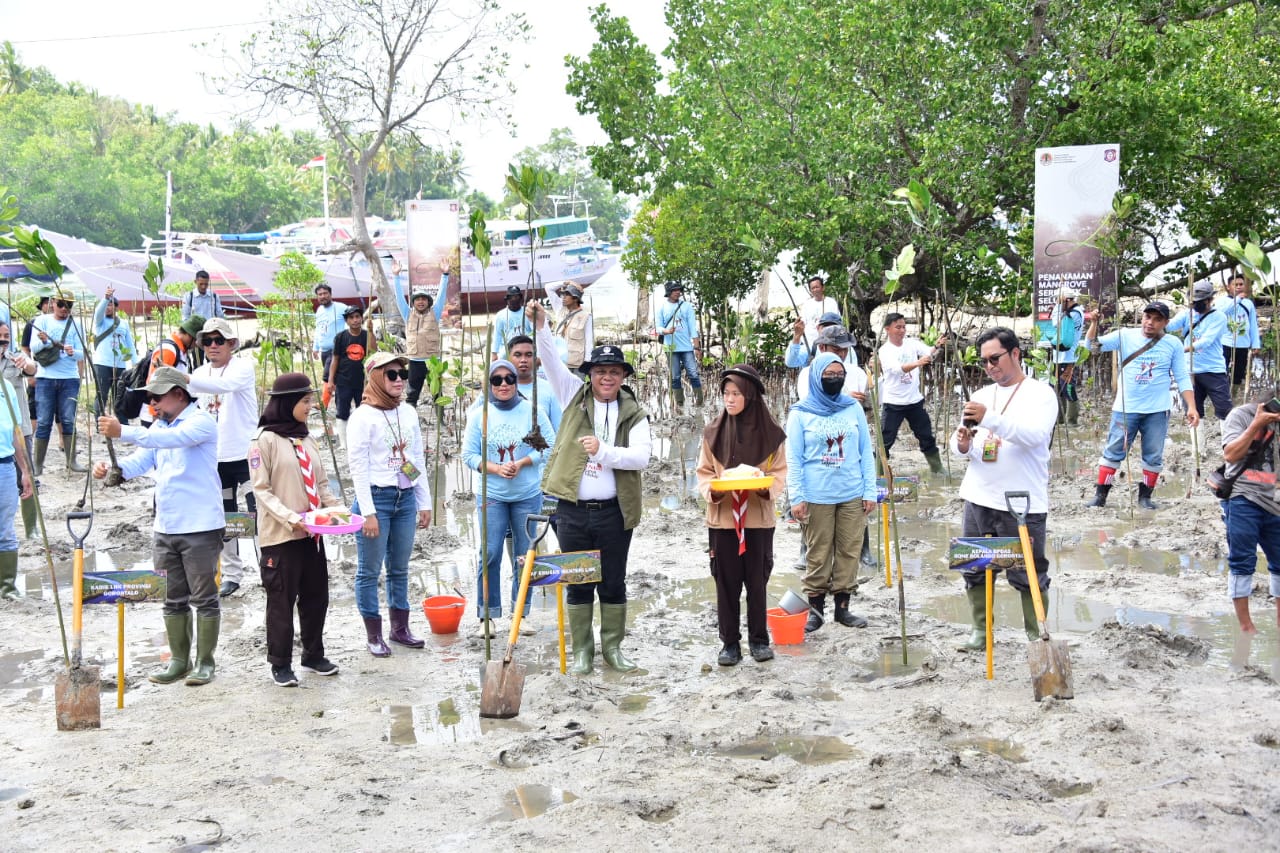  Kementerian LHK RI Canangkan Penanaman 25.000 Mangrove Serentak