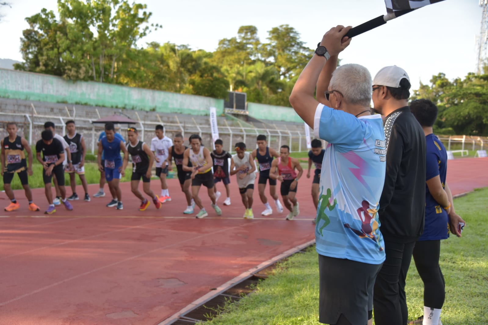  Pj. Gubernur Lepas Peserta Kejurda Atletik Provinsi Gorontalo