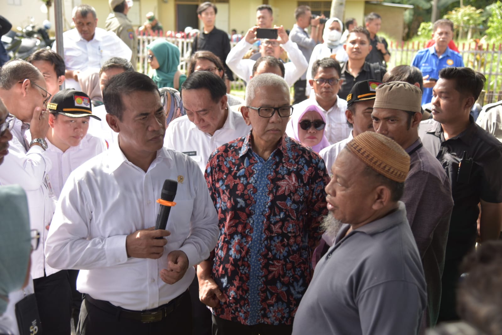  Petani di Bonebol Dikunjungi Mentan, Serahkan Ragam Bantuan