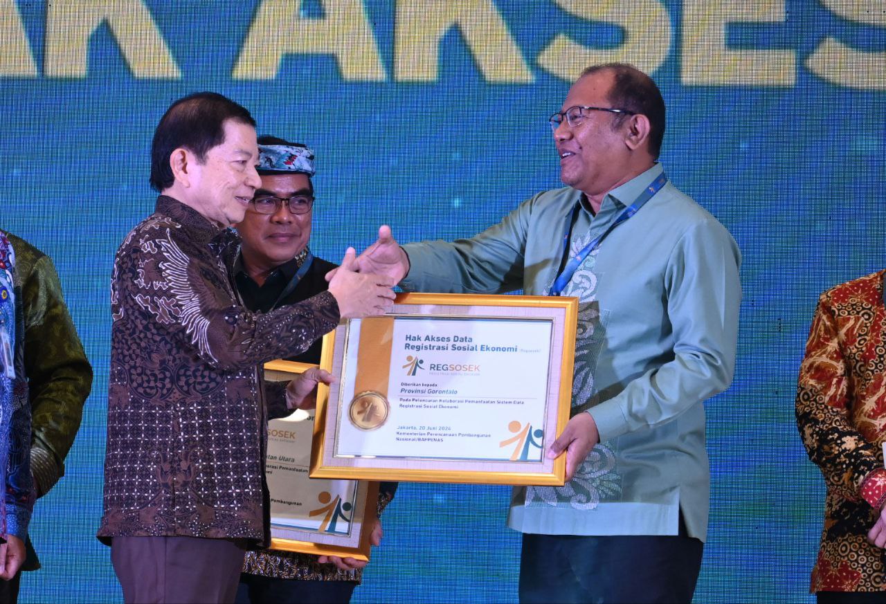  Provinsi Gorontalo Terima Hak Akses Data Regsosek Nasional dari Menteri PPN/Bappenas    