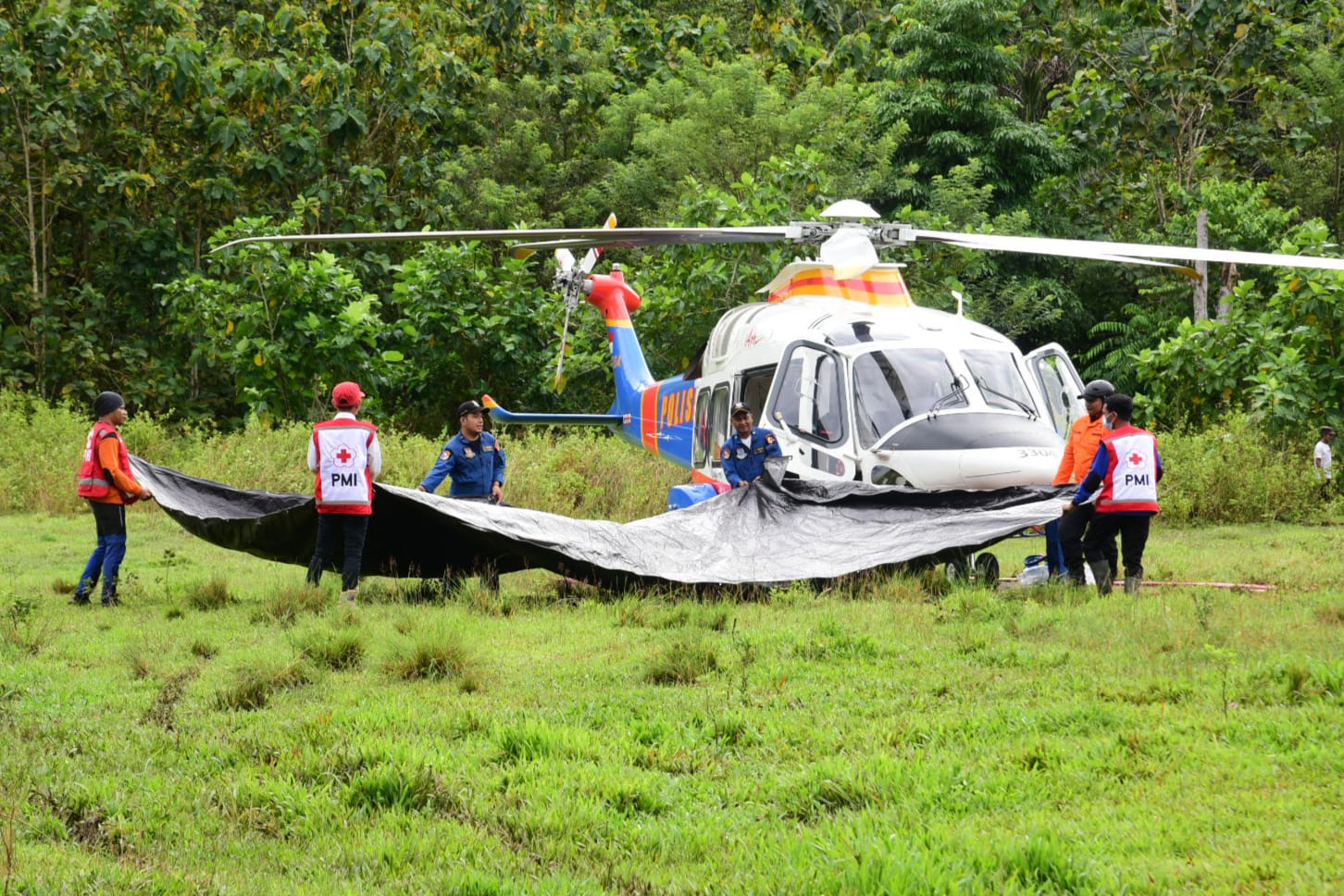  Polri Gunakan Helikopter Evakuasi Tujuh Jenazah Longsor Tulabolo