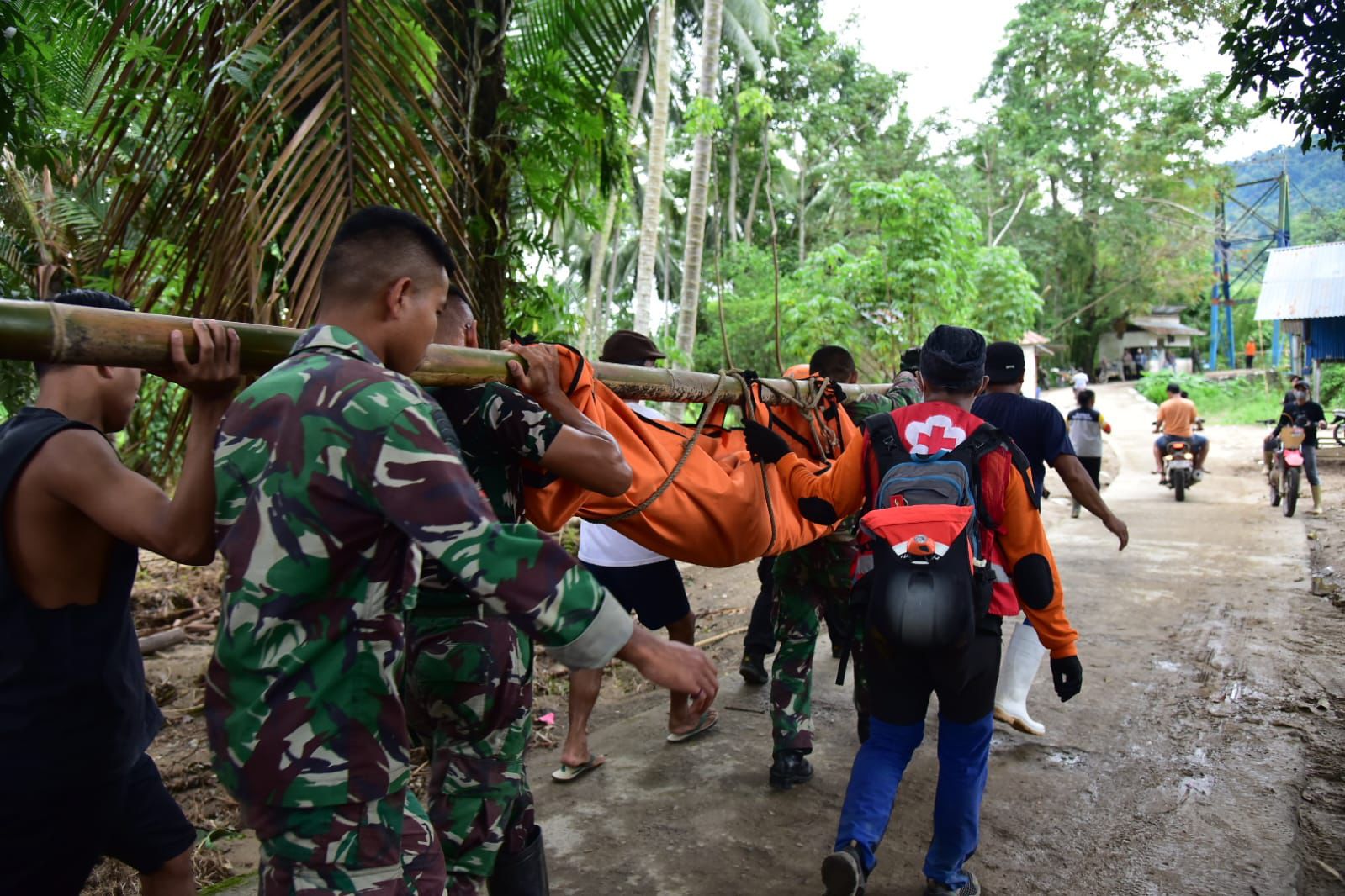  Evakuasi Hari Keempat Korban Longsor Tulabolo Terkendala Cuaca